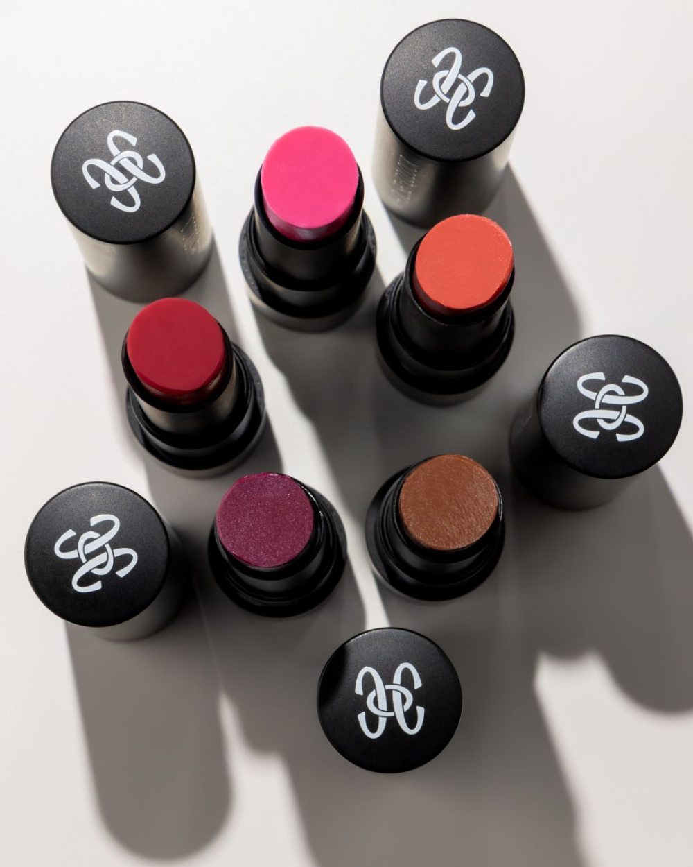 The Weekend Read * Makeup Made Easy: Creative Looks For AW25/26